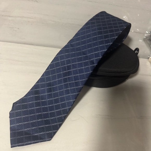 Michael Kors Blue Patterned Tie - Picture 1 of 2